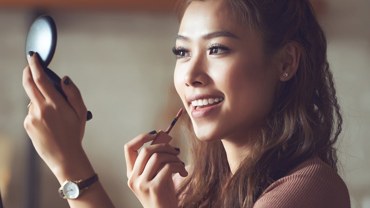 Loreal Paris BMAG Article How To Apply Lipstick And Prevent Bleeding D